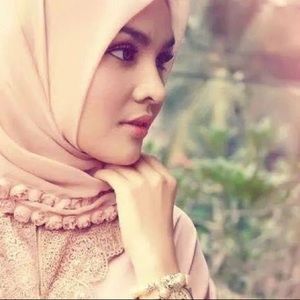 Meet your Posher, Naheed